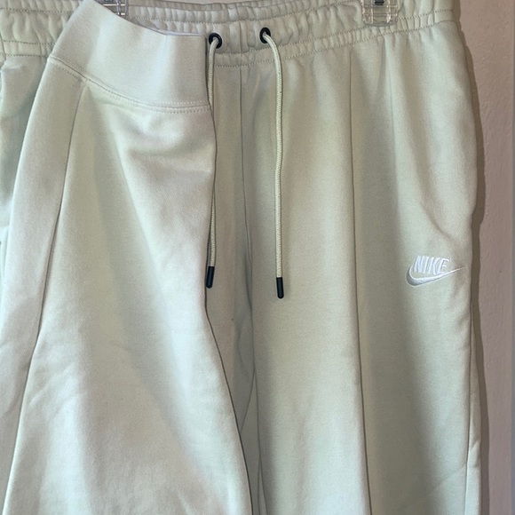 NIKE sweatpants - Picture 1 of 3